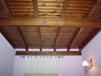 Panelado en madera de paredes y techos en Suritama