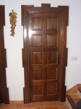 Fabricación e instalación de puertas interiores en Suritama