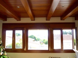 Ventanas de madera de Carpintería Suritama